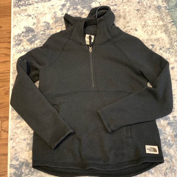 The North Face Tops - North face fleece pullover